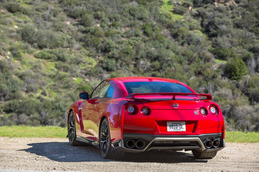  Nissan GT-R 2016 года  (US) (фото 3 из 57)